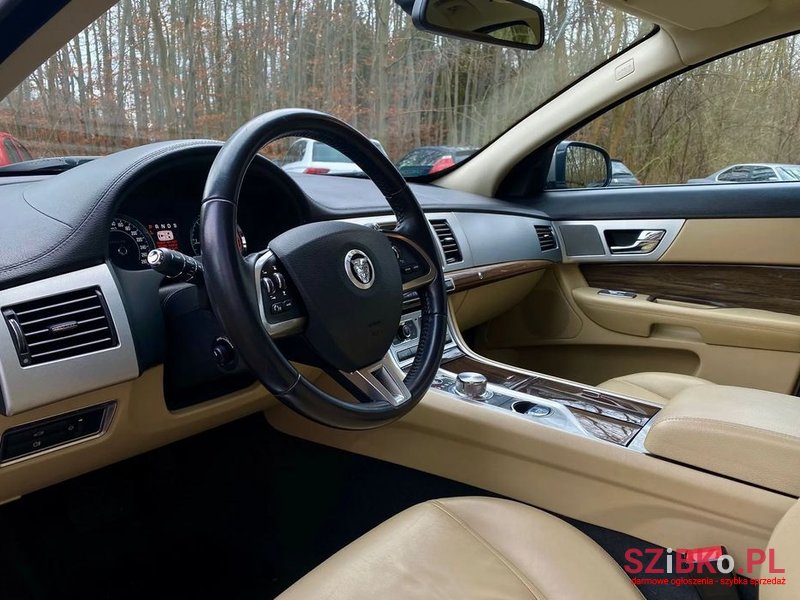 2011' Jaguar XF 2.2 D Luxury photo #6