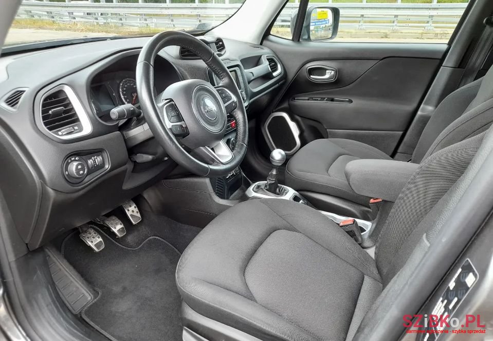 2017' Jeep Renegade photo #3