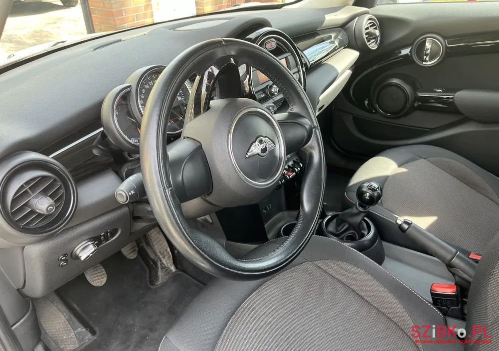 2016' MINI Cooper Standard photo #6