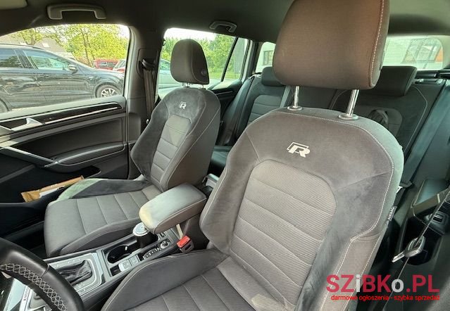 2017' Volkswagen Golf photo #6