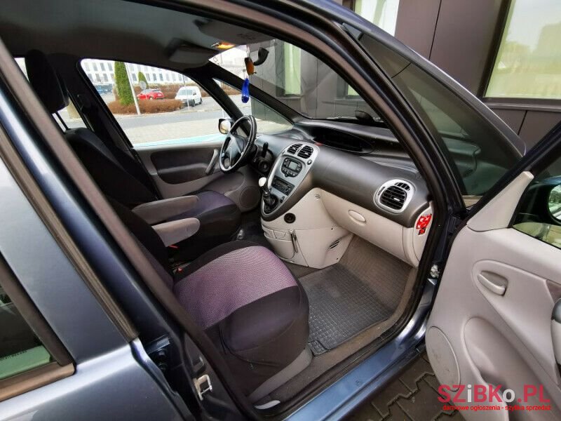 2008' Citroen Xsara Picasso photo #3