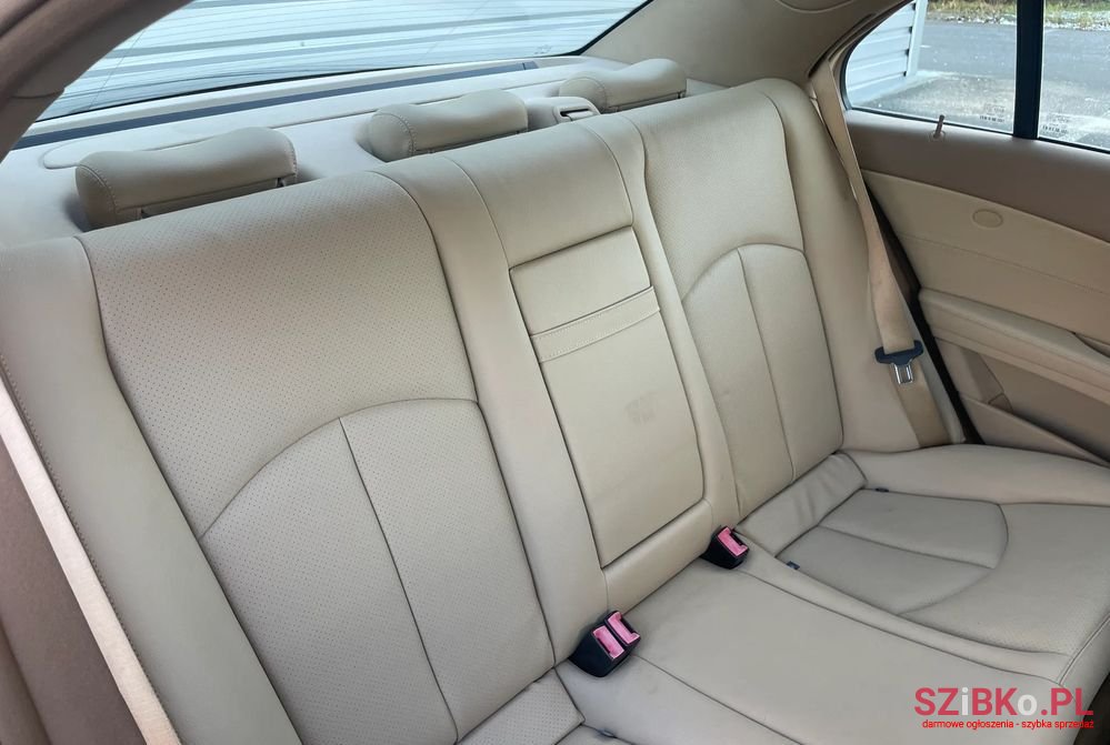 2008' Mercedes-Benz E-Class 350 4-Matic photo #4