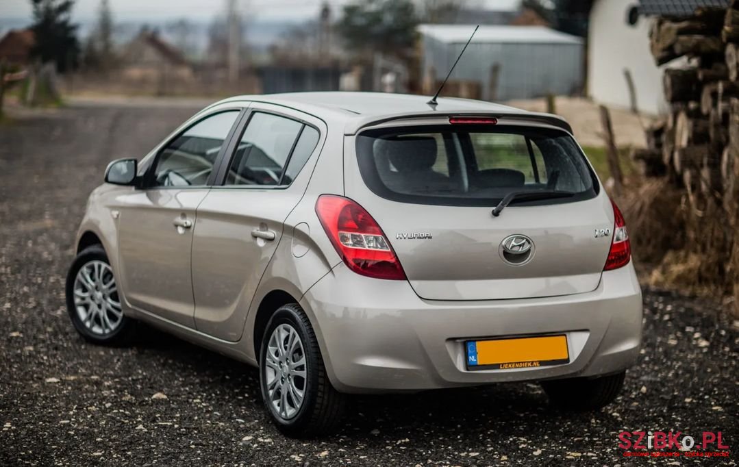 2010' Hyundai i20 photo #2