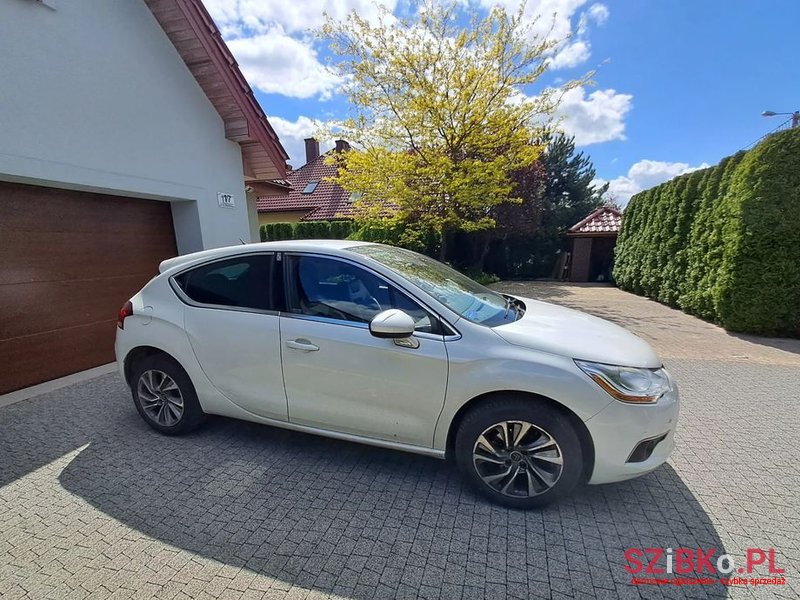 2015' Citroen DS4 1.6 Vti Sochic photo #2