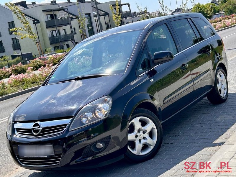 2011' Opel Zafira 1.7 Cdti Cosmo photo #2