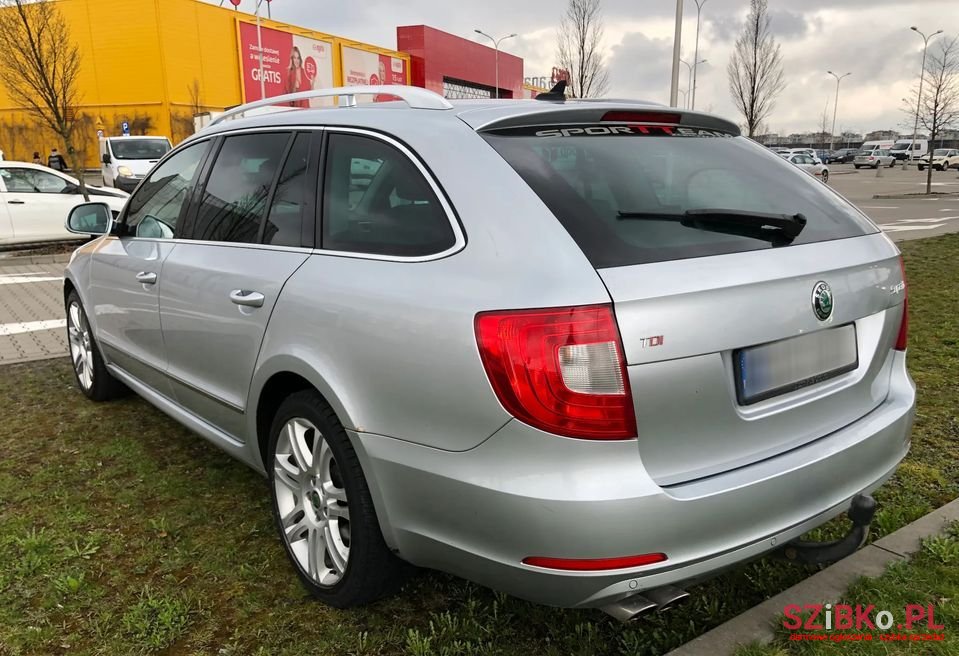 2010' Skoda Superb photo #2