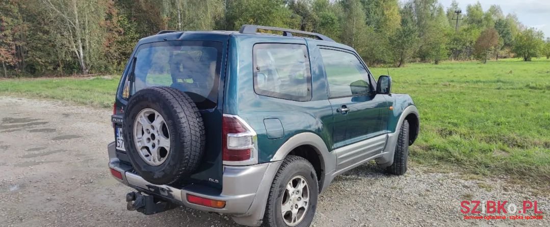 2001' Mitsubishi Pajero photo #3