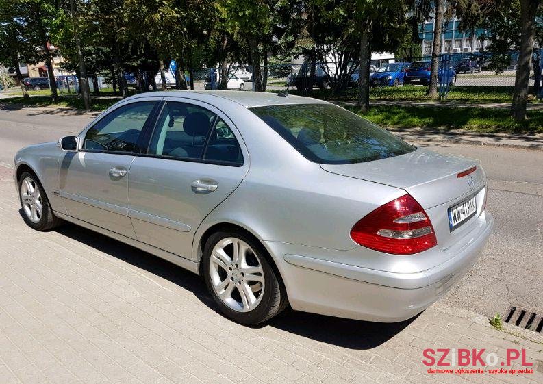 2004' Mercedes-Benz Klasa E photo #1