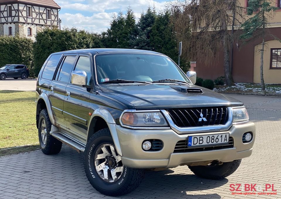 2004' Mitsubishi Pajero photo #4