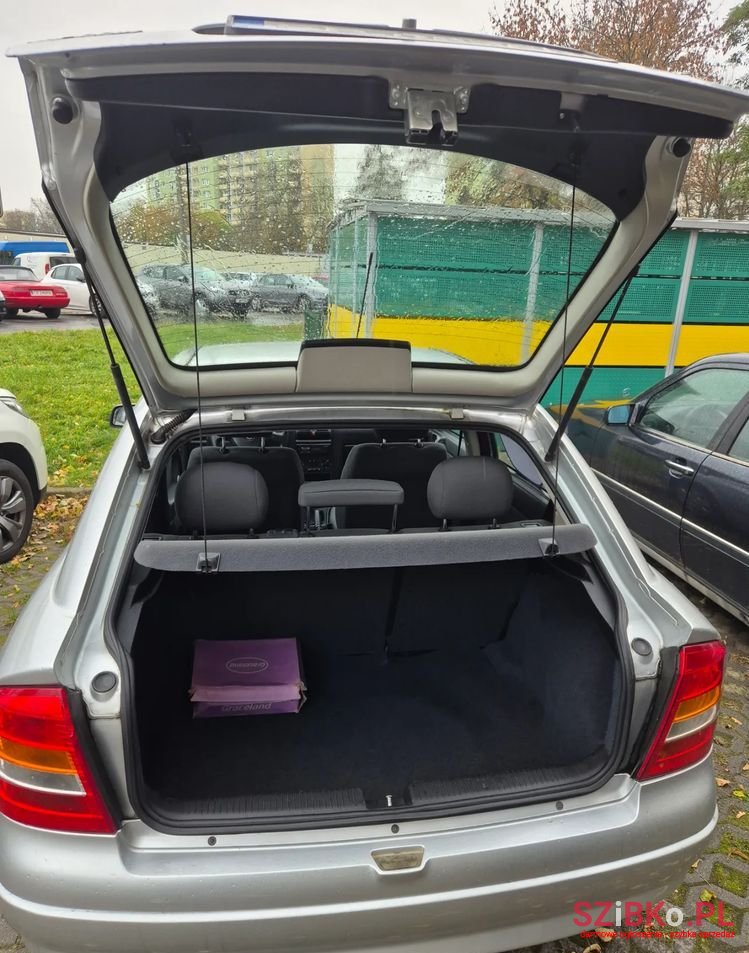 2009' Opel Astra 1.4 Start photo #5