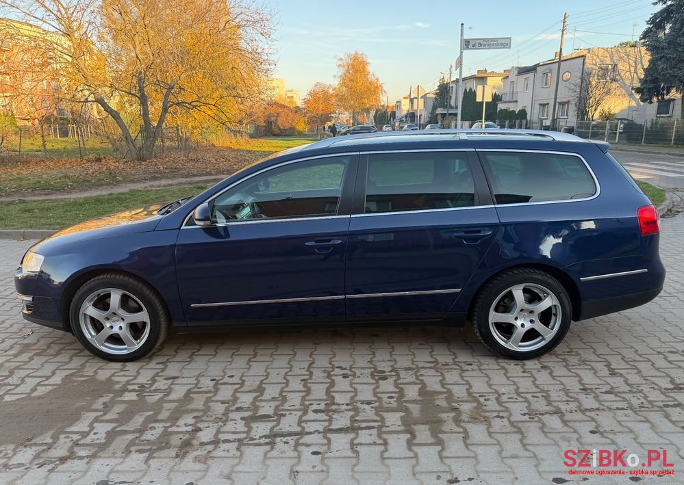 2009' Volkswagen Passat photo #2