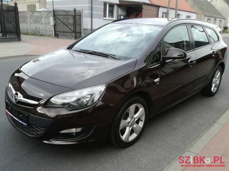 2014' Opel Astra photo #3