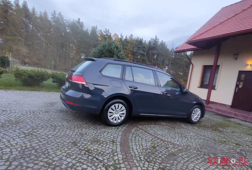 2019' Volkswagen Golf photo #5