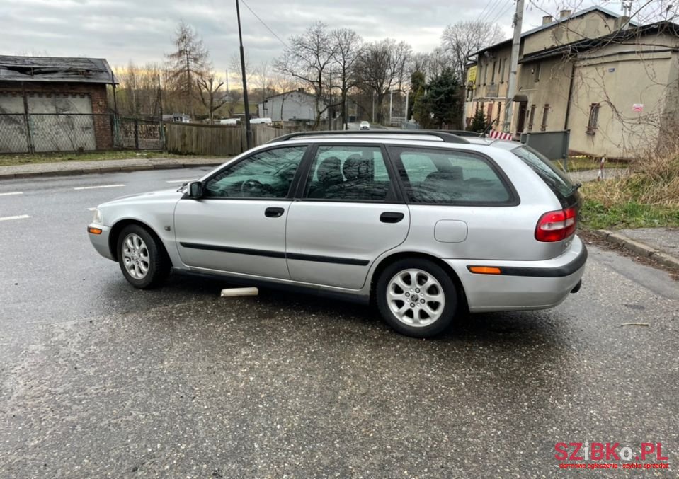 2001' Volvo V40 photo #1