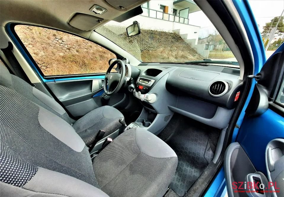 2006' Peugeot 107 photo #6