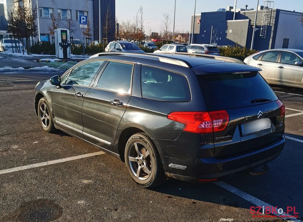 2010' Citroen C5 Tourer photo #3