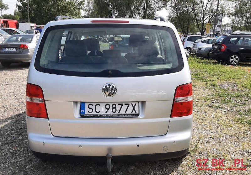 2005' Volkswagen Touran photo #3