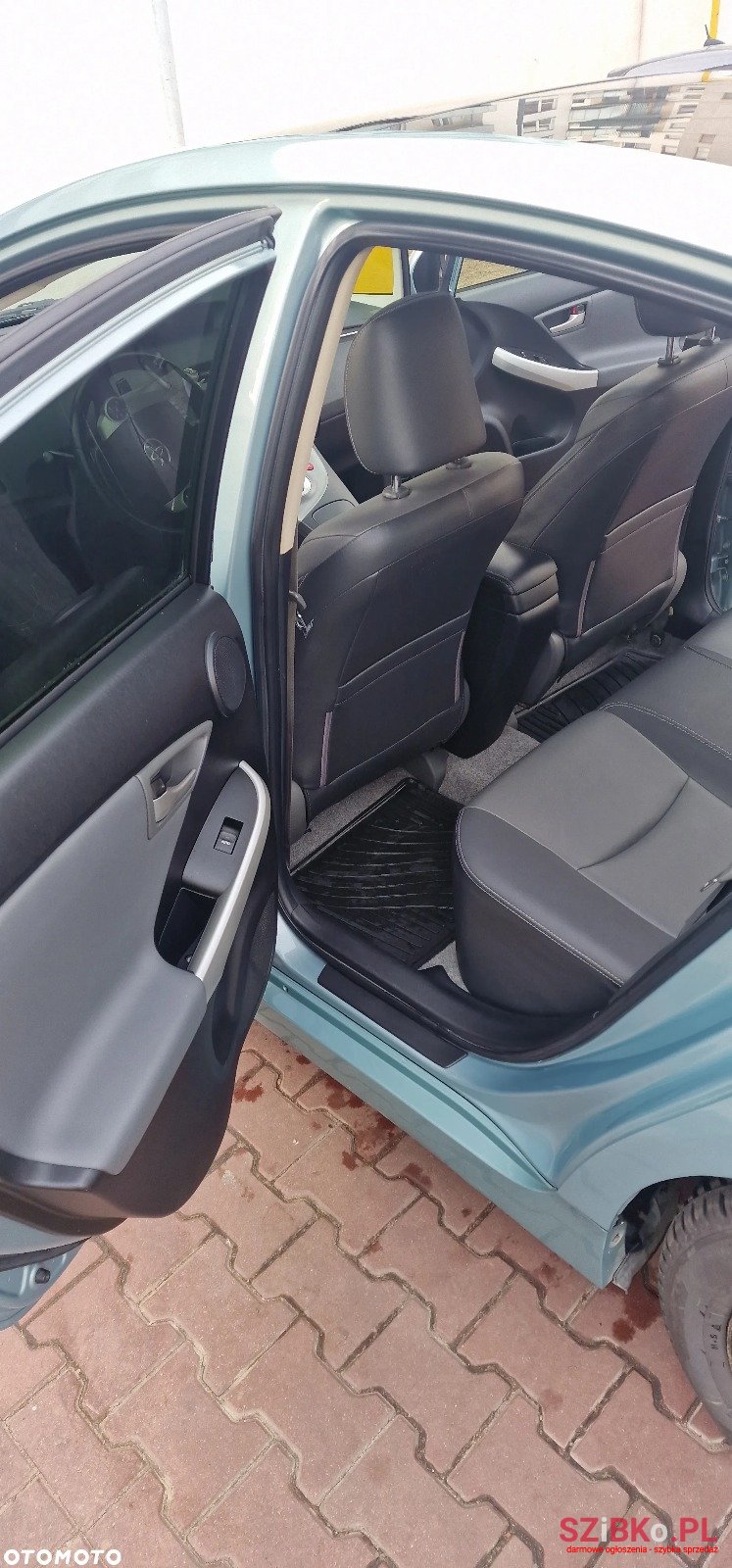 2012' Toyota Prius photo #3