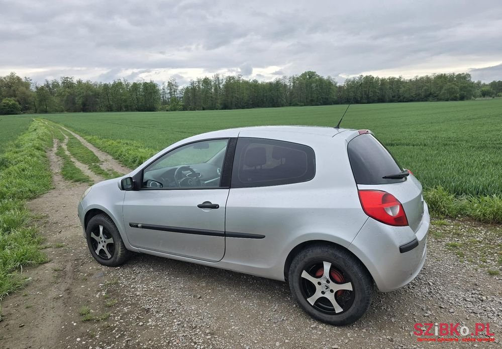 2005' Renault Clio 1.5 Dci Dynamique photo #1