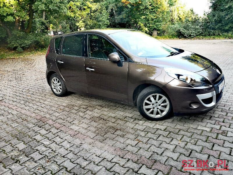 2010' Renault Scenic photo #1