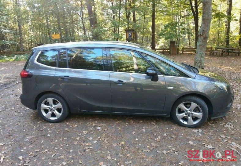 2012' Opel Zafira photo #1