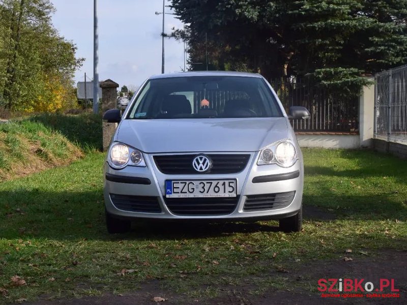 2005' Volkswagen Polo photo #5
