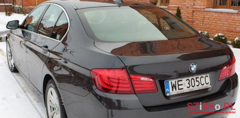 2011' BMW 5 Series photo #2