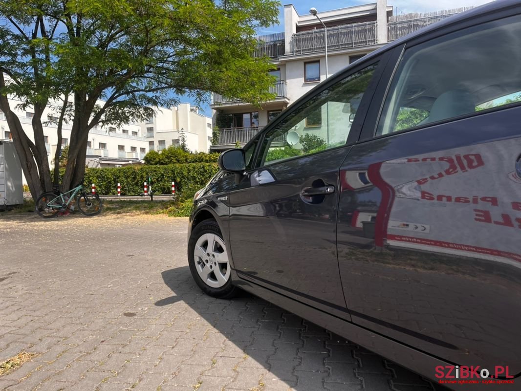 2010' Toyota Prius photo #6