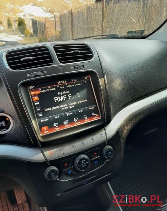 2014' Fiat Freemont photo #4