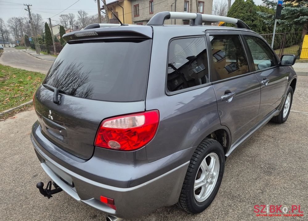 2006' Mitsubishi Outlander photo #3