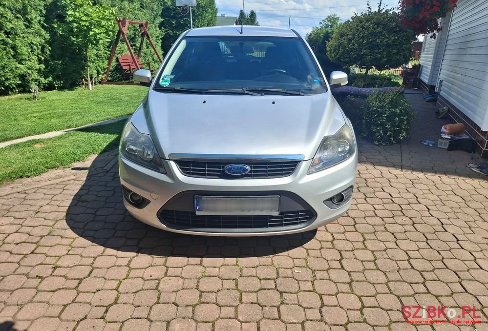 2010' Ford Focus photo #3