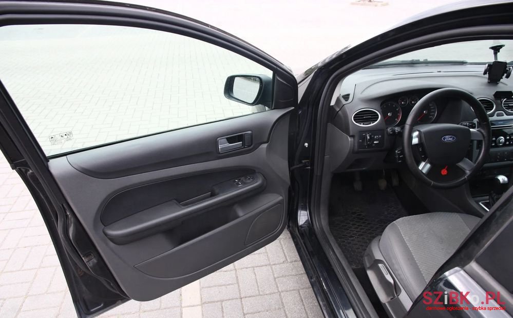 2005' Ford Focus 1.6 Trend photo #6