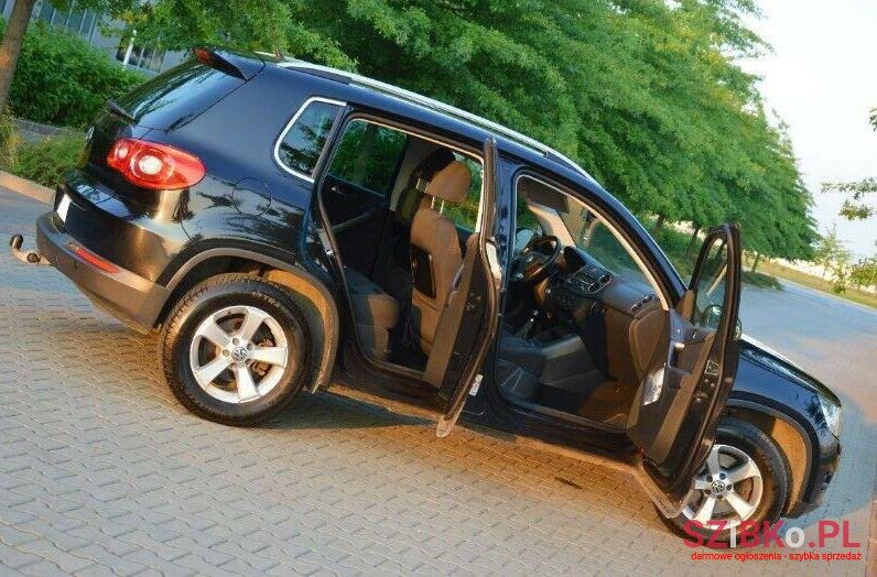 2009' Volkswagen Tiguan photo #2