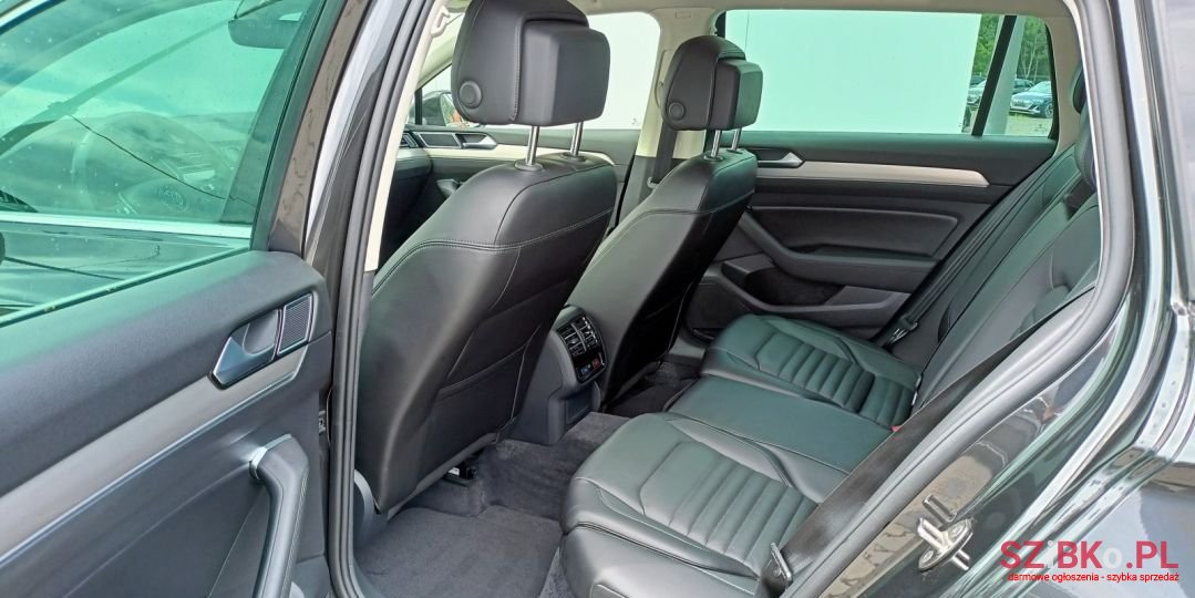 2017' Volkswagen Passat photo #4