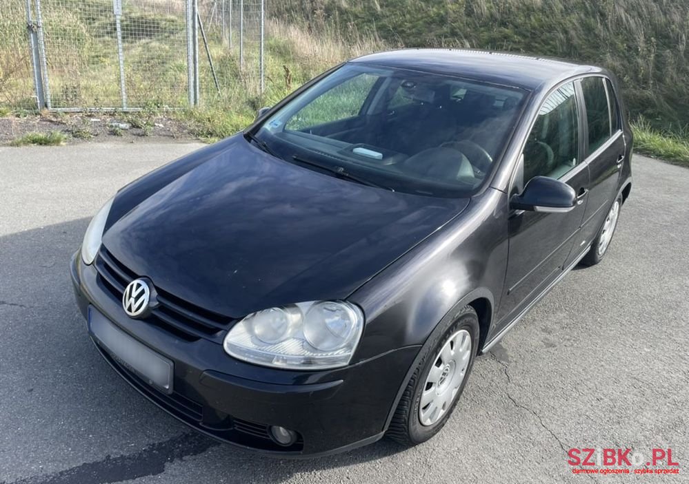 2004' Volkswagen Golf photo #3