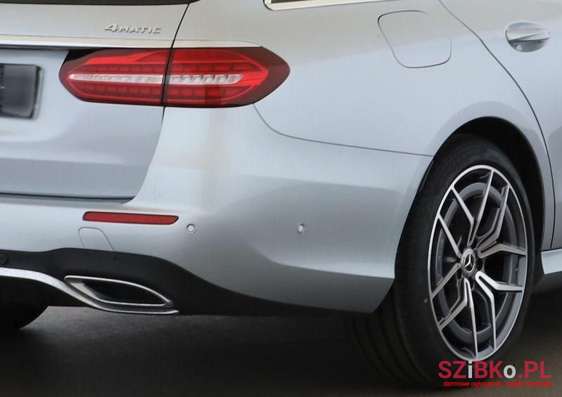 2022' Mercedes-Benz E-Class photo #4