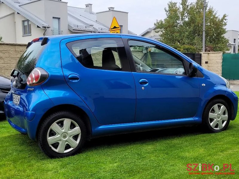 2010' Toyota Aygo photo #2