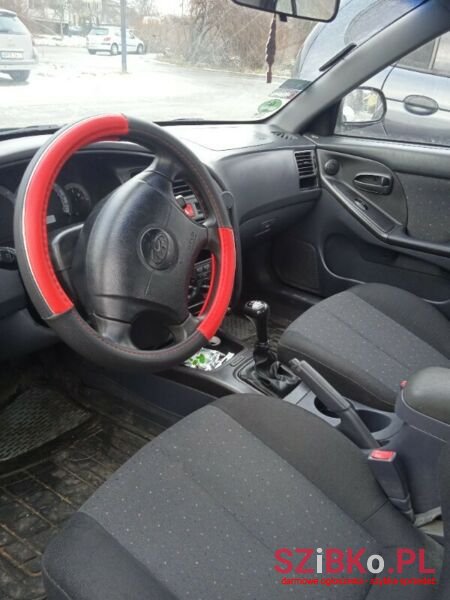 2001' Hyundai Elantra photo #6
