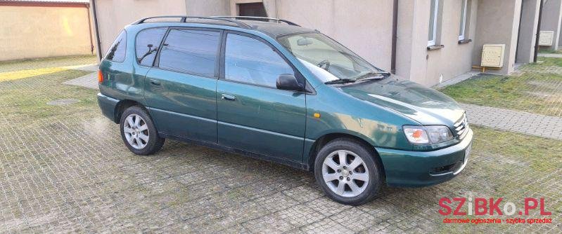 1998' Toyota Picnic photo #1