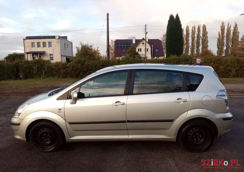 2005' Toyota Corolla Verso photo #4