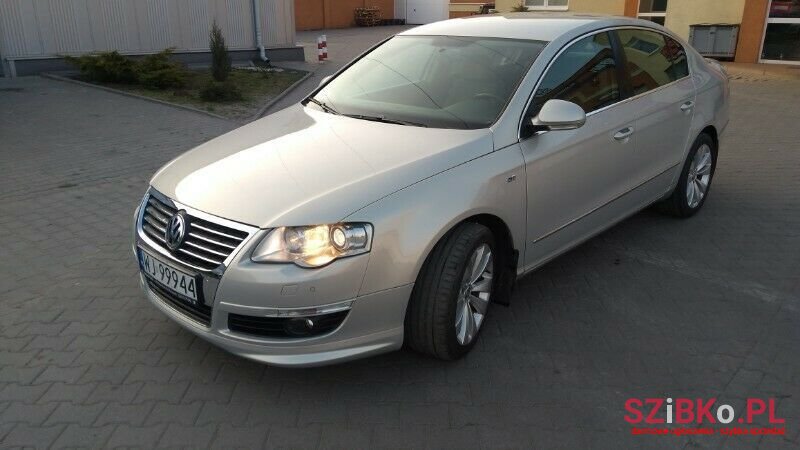 2010' Volkswagen Passat photo #2