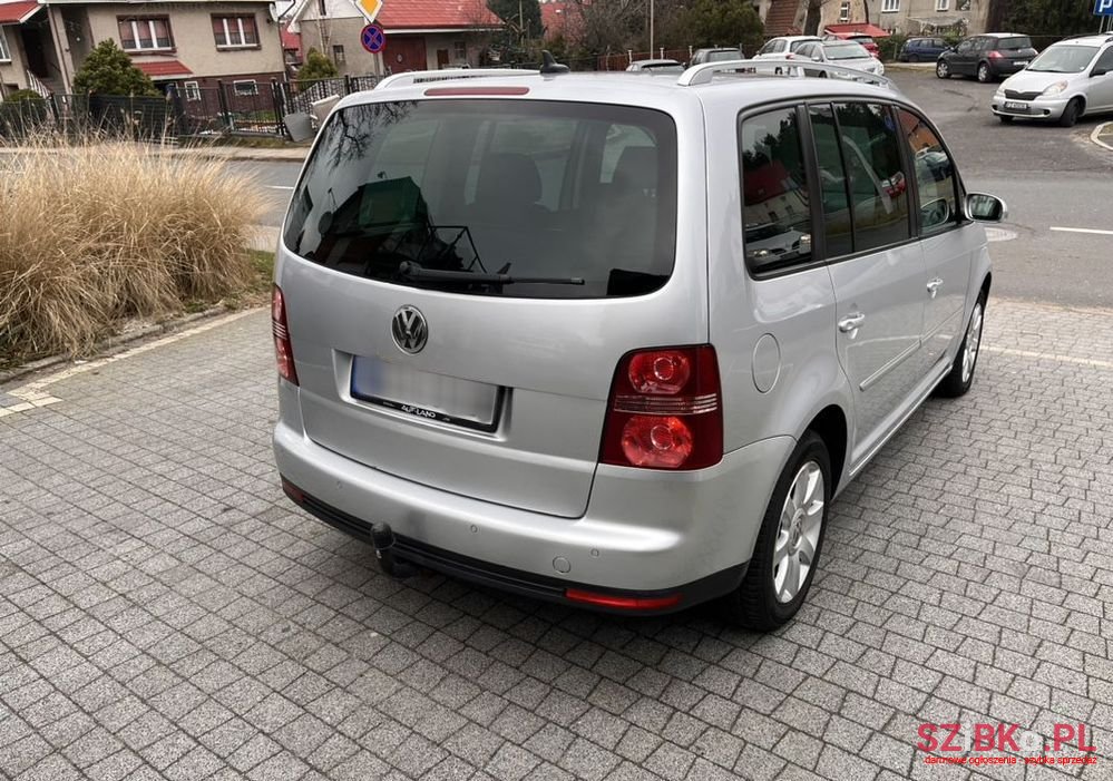 2007' Volkswagen Touran photo #5