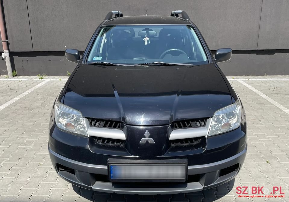 2006' Mitsubishi Outlander photo #2