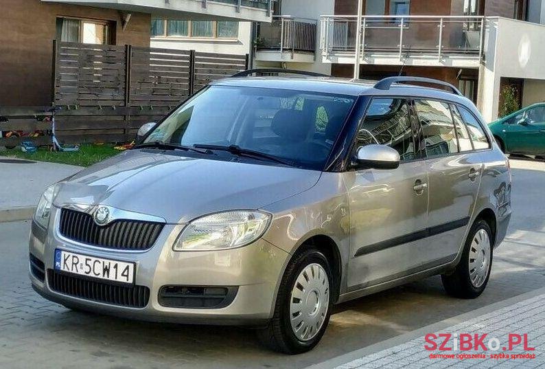 2008' Skoda Fabia photo #1