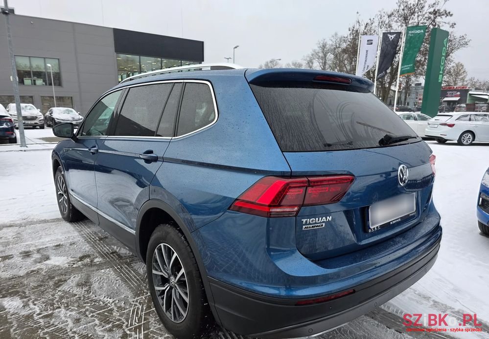 2019' Volkswagen Tiguan photo #4