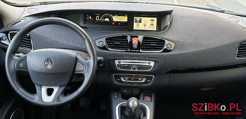 2011' Renault Scenic photo #6