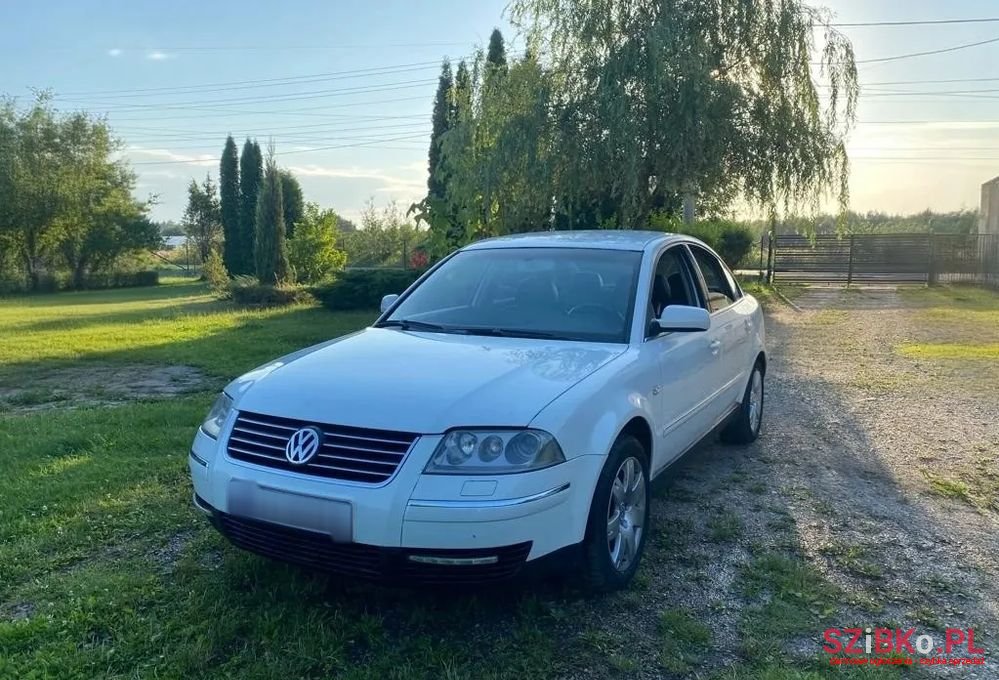 2002' Volkswagen Passat photo #1