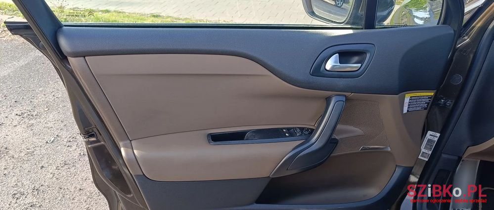 2011' Citroen DS4 photo #4