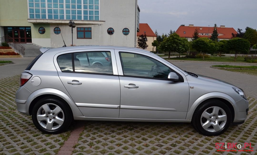 2006' Opel Astra photo #4