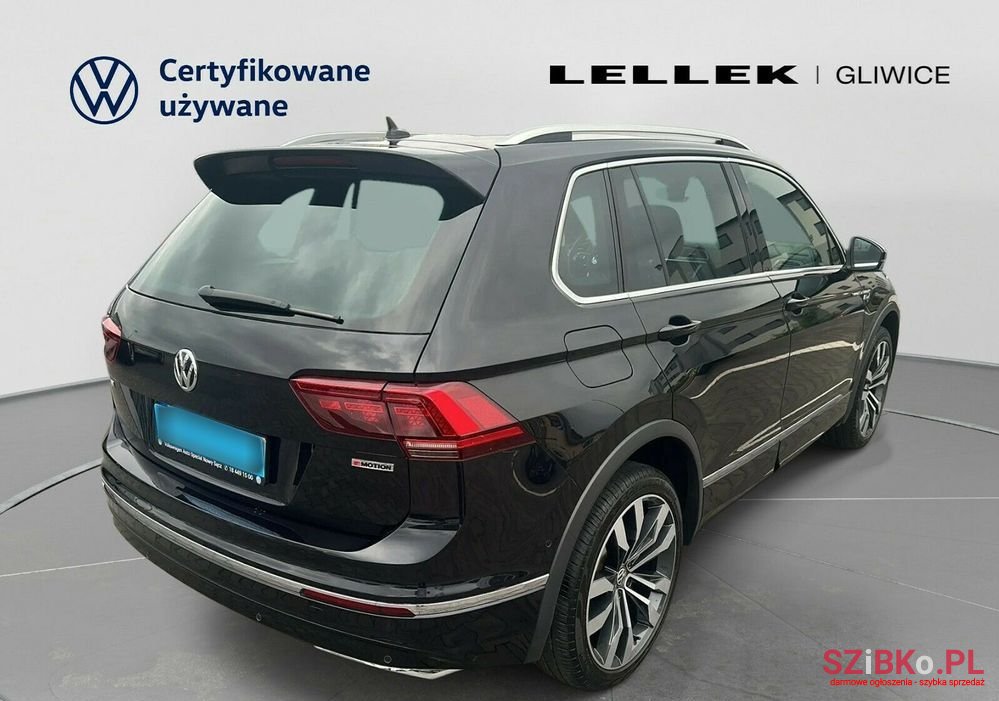 2019' Volkswagen Tiguan photo #4